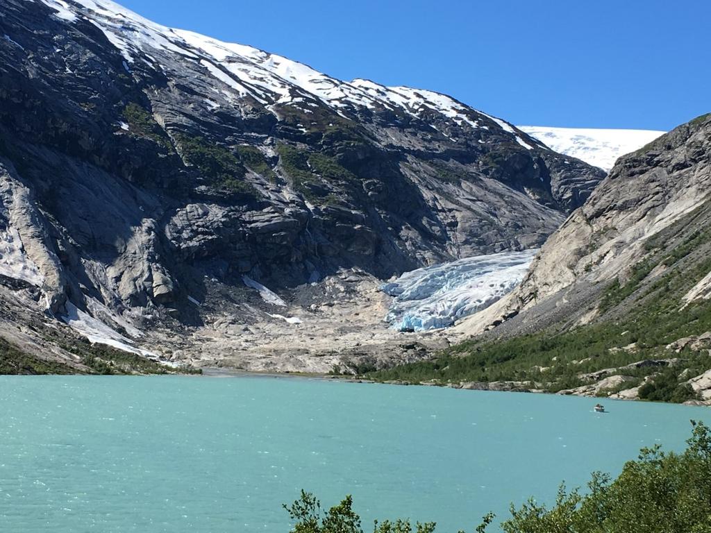 Hvor bussen bringer oss hjem, etter noen fine dager. TUR NR. 213 MØREKYSTEN Vi starter fra hjemstedet og kjører oppover Gudbrandsdalen.