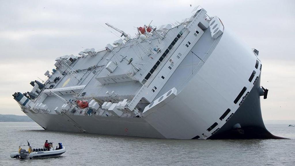 Avsiktlig grunnstøtning ( eng: beaching) I hovedsak for å redde et skip som havnet i trøbbel: Hoegh Osaka, (Hoegh Autoliner) Ro-Ro ship, grounds deliberately 1h after departure from Southampton on