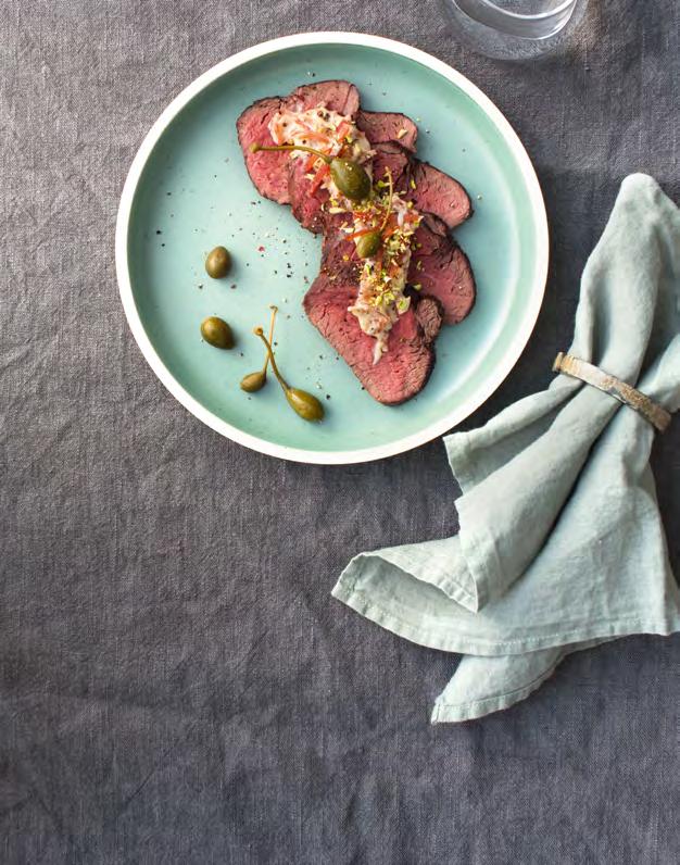 Mørbradfilet med spekeskinkeaioli Gni inn kjøttet med salt og pepper. Brun kjøttet på alle sider i varm panne med litt nøytral olje. Stek kjøttet i ovn på 130 C til en kjernetemperatur på 54 C.