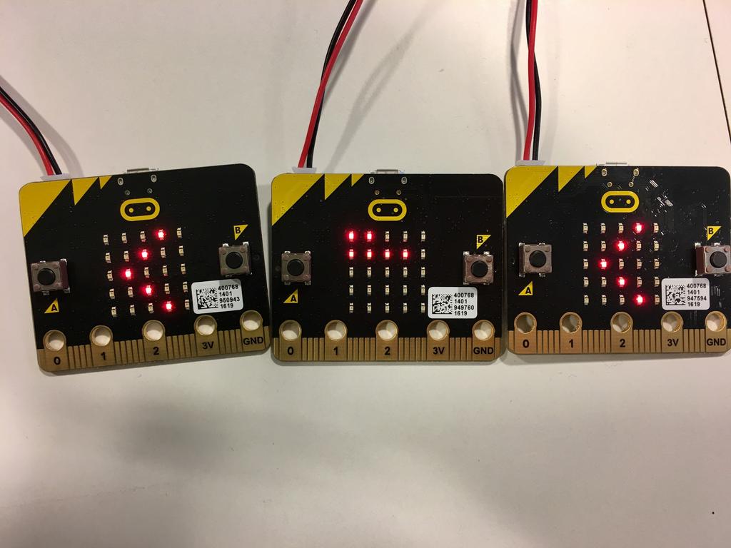 PXT: Hermegåsa Skrevet av: Felix Bjerke og Tjerand Silde Kurs: Microbit Introduksjon Hermegåsa er et spill der en person er spilleder, og går ut på at han utfører instruksjoner på micro:biten sin som