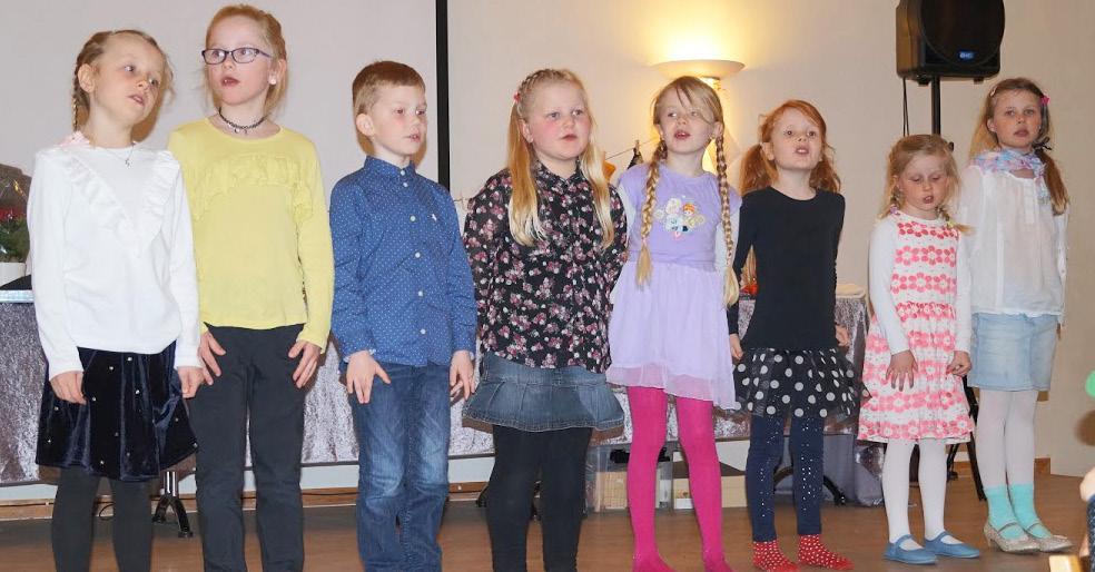 Foldnes kyrkje Foldnes barnegospel deltok med song på basaren. Populær basar Tekst og foto Astrid Aksnes Myskja Laurdag 7.