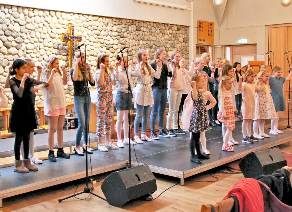 timane før konserten. Kora som deltok var Nordre Fjell barne- og tweenskor, Fjell Tweenskor, Foldnes barnegospel og Betweenskoret frå Sund.