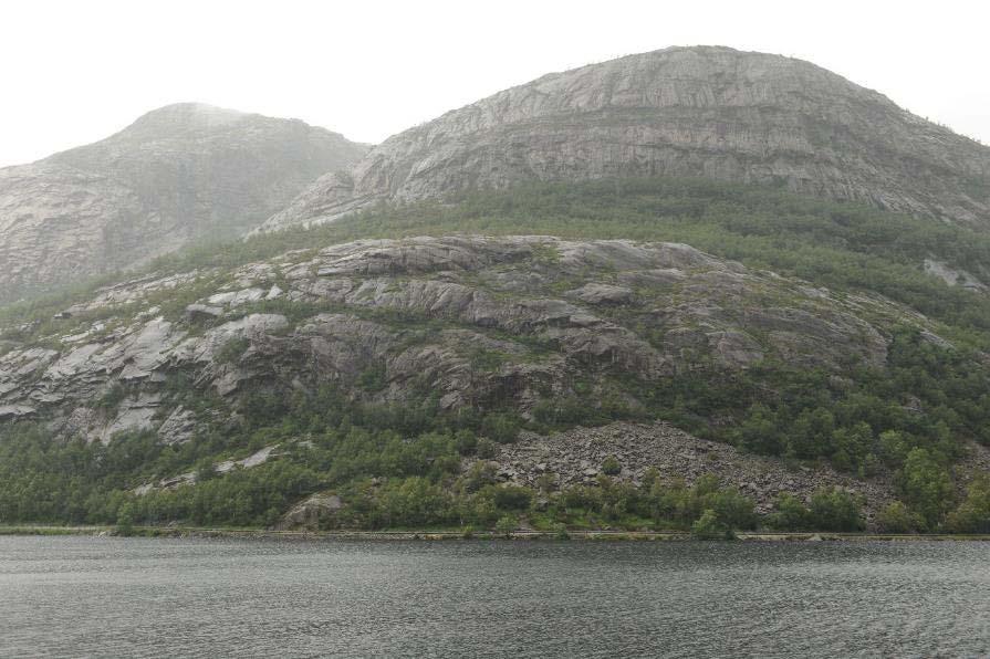 Delstrekning 2-CG Delstrekning 2-CG følger lisiden på nordsiden av Ragstjørna før den går i spenn over Ragsvatnet og videre mot Røyrdalen.