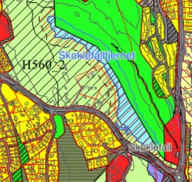 Østsiden av tjernet inngår i reguleringsplan for Oksval III og IV, vedtatt 1984, i hovedsak regulert til offentlig friområde. Øst for tjernet ligger Skoklefall kirke.