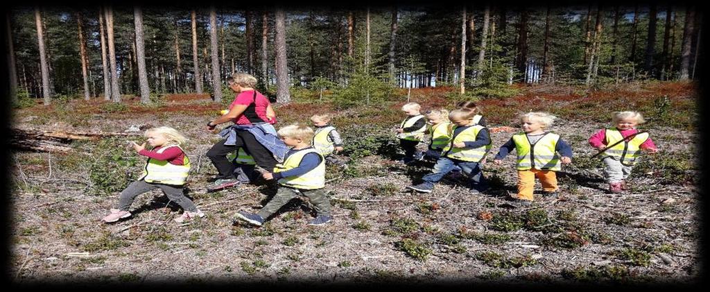 Rammene for dette barnehageåret ser slik ut: Mandag Tirsdag Onsdag Torsdag Fredag NISTEDAG SMØREMÅLTID VARMMAT SMØREMÅLTID VARMMAT Møtedag Gruppedeling på tvers av alder. Faste grupper.