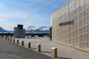 Smøla Folkebibliotek Hopen Biblioteket på Smøla holder til i nye, flotte lokaler i Smøla barne-