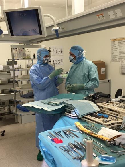 Live-overføring ved skulderprotesekirurgi, av Bernd Wünsche Skulderprotesekirurgene på ortopedisk avdeling på St Olavs hospital hadde gleden og æren av å arrangere Orthomedic/De Puy brukermøte for