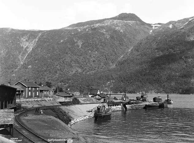 Figur 32. Havnen ved Sjønstå med jernbanestasjon og kai. Tertiærbanen.