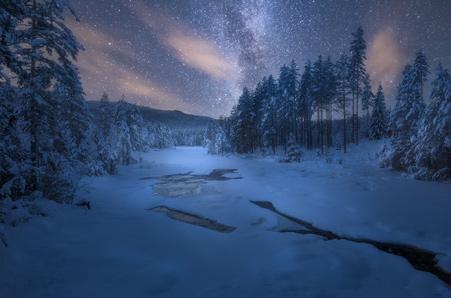 Lørdag 11.11 i STUDIO Filter og landskap 10:00-11:00 Ole Henrik Skjelstad, Nisi Bli kjent med hvordan du bruker filtre for å ta vare på de magiske øyeblikkene ute i Norsk natur!