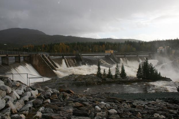 5.1.6 Aunfoss kraftverk Kraftverket er det nest største av elvekraftverkene i Namsen og utnytter et fall på 27 m. Kraftverket har en ytelse på 28 MW.