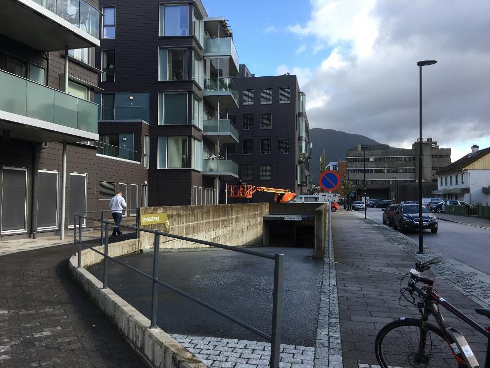 Figur 5: Eksempel på nedkøyringsrampe ved Meierikvartalet. Byen Drammen er eit døme på korleis målretta transformering over tid har forbetra ryktet og gjort byen attraktiv.