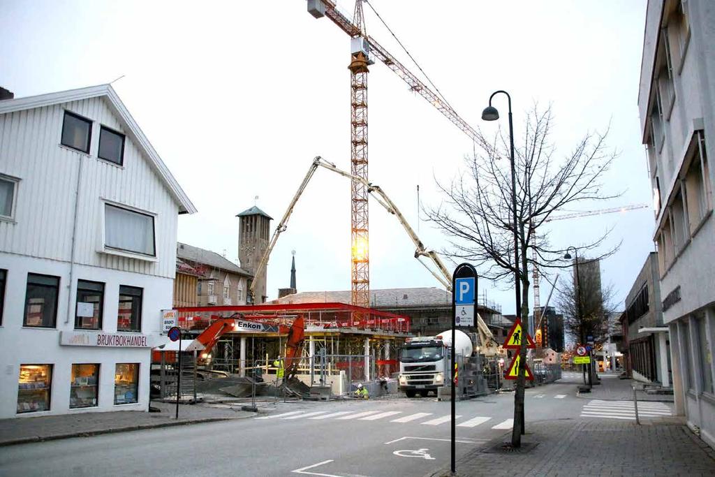 Altså på skjermen, i sitt avanserte 3Dmodelleringsprogram. Hvilket bygg? Jo, det monumentale rådhuset som nå reises i Bodø sentrum. DET MÅ PASSE!