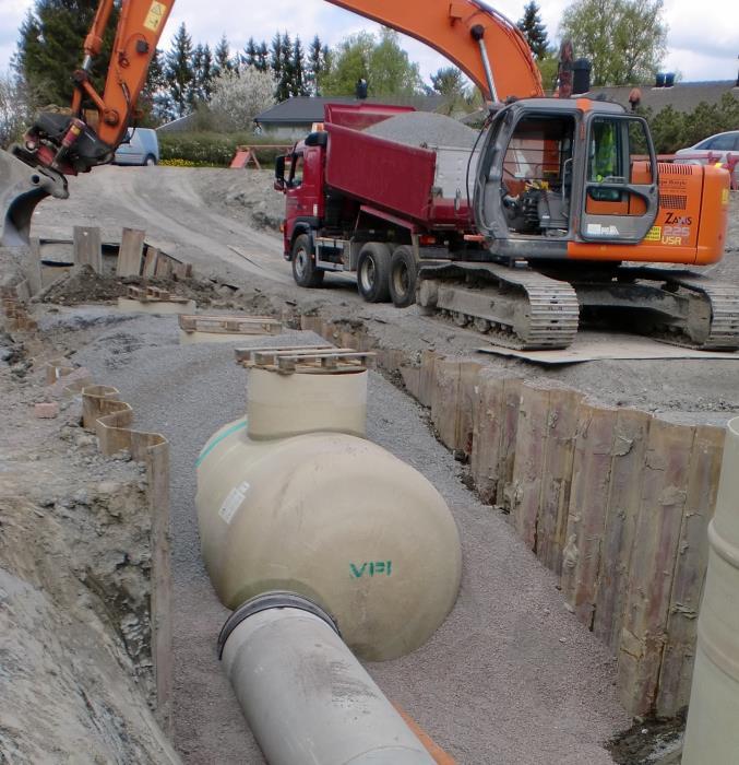 Produkttegning, som angir størrelse på overløp og påkoblingsstusser (besørges av MFT) Hvis annet ikke er angitt i prosjekttegningen, bør innløpsrøret til overløpet tilfredsstille kravene i figurene