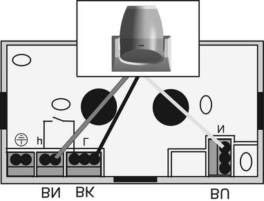 Bruk de midtre skruehullene (13) til montering av en 60 mm apparatkontakt, eller bruker du de ytre skruehullene (12) (bilde 14).