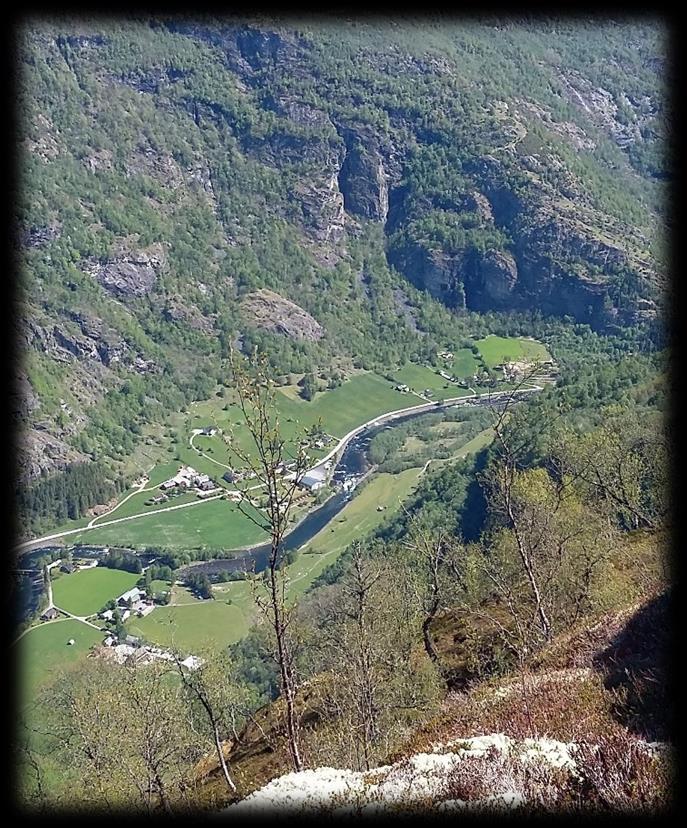 Topografien i kommunane er varierande. Det er tronge dalar med store høgfjellsplatå og fjellvidder. I dalane er det gode lokalklimatiske forhold til å driva med jordbruksproduksjon.