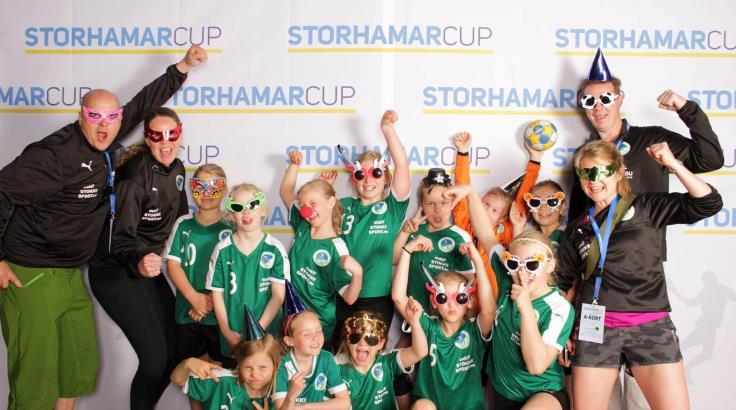 24. 26. MAI 2019 Storhamar Cup 2019 Velkommen til Storhamar Cup 2019 og Norges største turnering innendørs! Storhamar Cup vil også i år ha hovedsete i Vikingskipet.