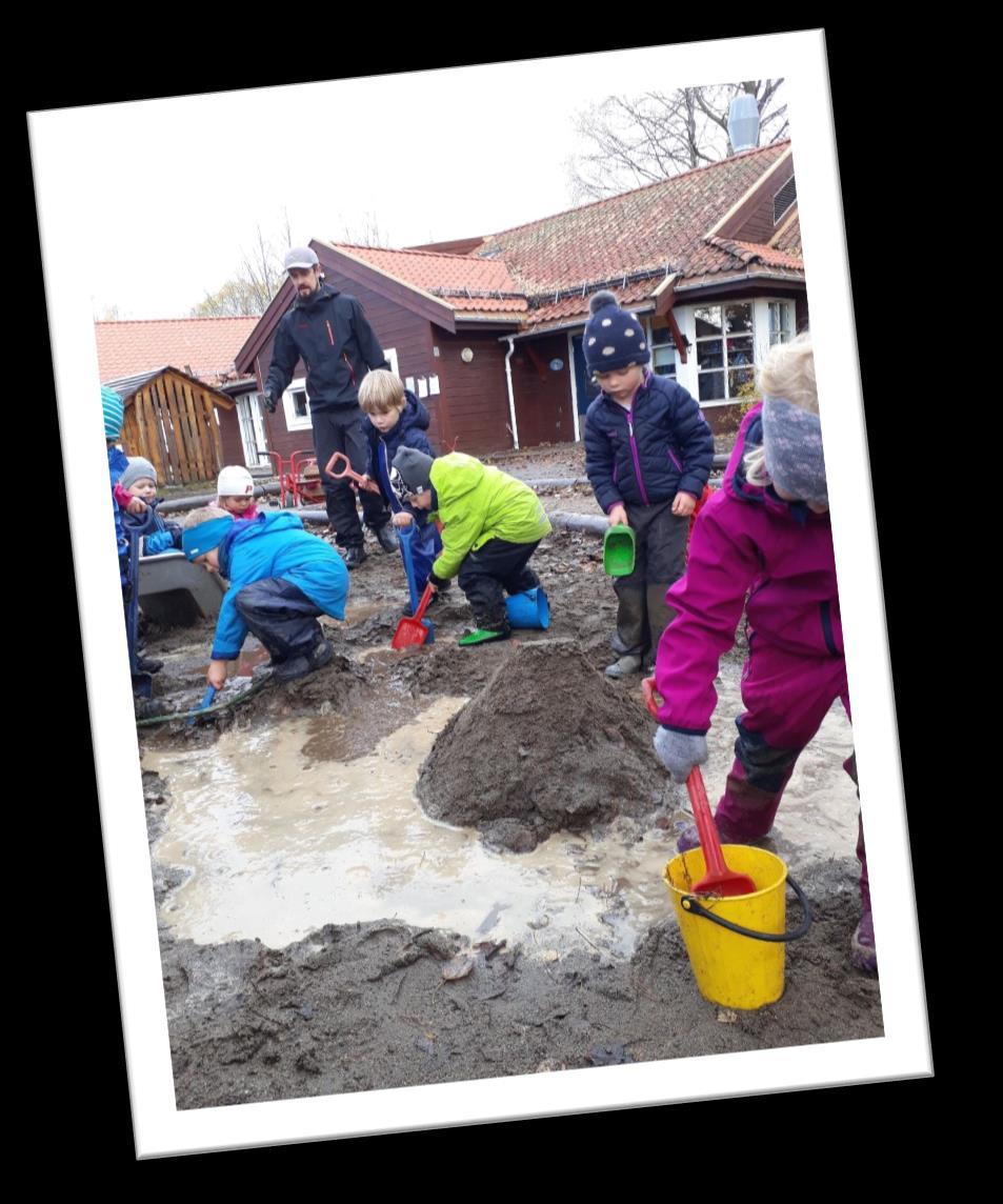 Lek ute få være ute i lek og aktivitet med god plass til allsidig utfoldelse. få prøve seg ved å utfordre egne grenser, kjenne på det å være kald og våt, streve for å nå et mål og ordne opp selv.