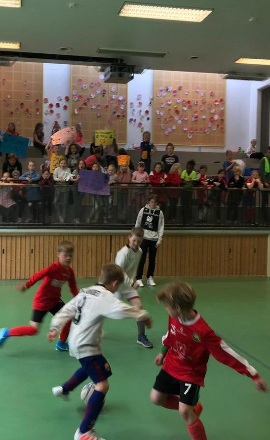 Turnskole: Onsdager 14:30-15:15 Turnakademi: Tirsdager 15:15-16:15 FUTSALSKOLE Futsal er innendørsfotball som stammer fra Brasil.