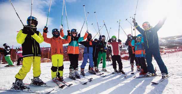 Velg mellom gruppeskiskole eller instruksjon med egen PT i både alpint, snowboard, telemark, park kjøring og langrenn.