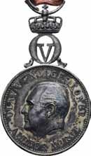 Olavsmedaljen graverte han allerede i 1930 da det ble laget en privat medalje for å feire kong Haakon VIIs 25-års regjeringsjubileum. Medaljene ble levert etter hoffets behov.