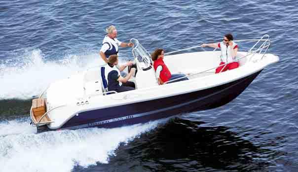 Styrekonsoll S55 BÅTEN SOM HAR ALT Uttern S55 er en sterk og solid åpen båt, et vellykket kompromiss mellom sikkerhet og komfort, eleganse og funksjonalitet.
