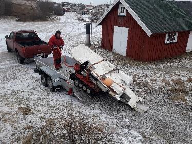 Nå kan folk gå og trille tørrskodd. Ek skurlast i solide dimensjoner.