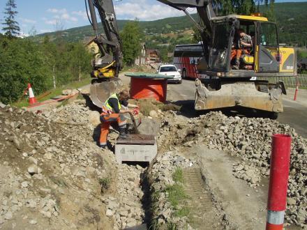 Bygger ut breiband etter en treårig plan Stamnett FTH felt År Tomter Kostnad Ef/SE Tilskot Sel Bjølstadmo 2014 165 kr 2 706 000 kr 530 000 Sandbumoen - Otta Sel Hjellum, Ottbratt 2014 175 kr 2 870