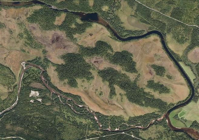5.2 Midtibrenna naturreservat Figur 10. Flyfoto av Midtibrenna naturreservat. Nederst ti l venstre elva Holøla med flommarksskog langs elvebredden og på øyene ute i elva.