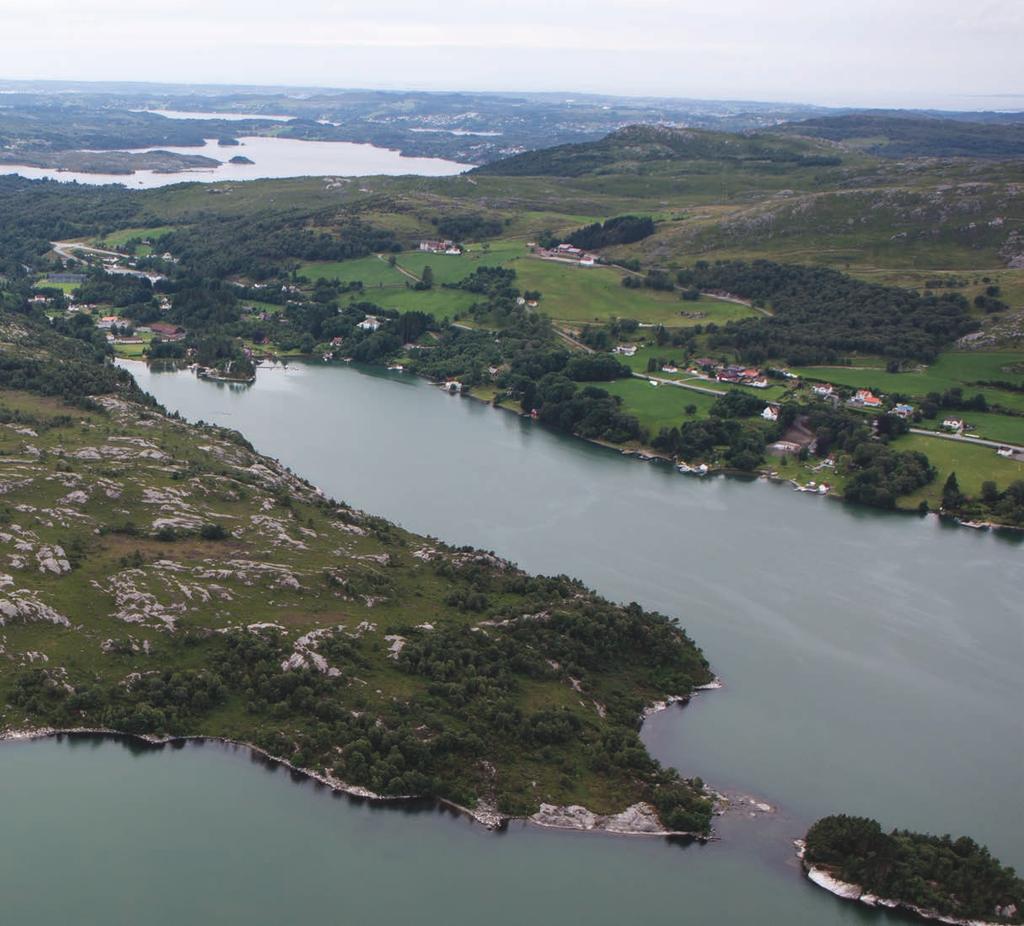 GRINDAFJORDEN BOLIGOMRÅDET I NATURSKJØNNE OMGIVELSER Det er kort veg til skole, barnehage, lekeplass og flott natur som åpner for mange fritidsaktiviteter og fylle dagene med.