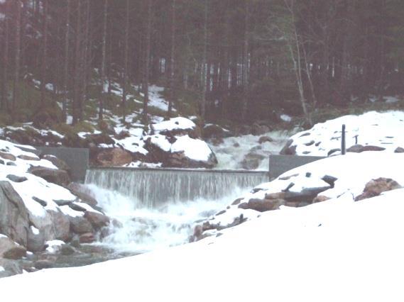 Flaumvasstanden i Krosslona vert ikkje heva som følgje av utbygginga og vasstanden vert køyrt mot i nivå fastsett i kontrollanlegget. Det skal ikkje føregå effektkøyring.