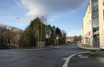 Bergen kommune har som plan- og byggesaksmyndighet styrt utviklingen slik at friområdet Storetveitmarken og de nærliggende bolig- og næringsbyggene i Storetveitveien