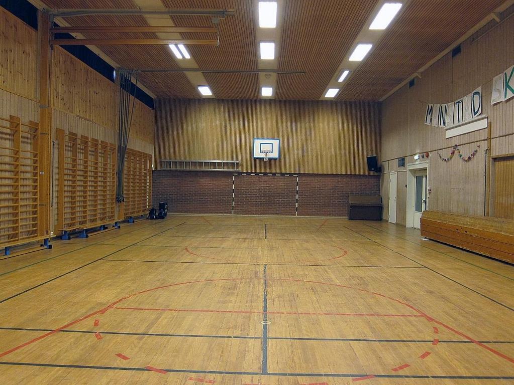 Rapport fra akustikkma ling Manstad skole, Gymsalen, Fredrikstad i Østfold Østfold musikkråd, Rapport dato: 22.05.2017 Manstad skole ligger vest i Fredrikstad kommune ca. 15 km fra sentrum.