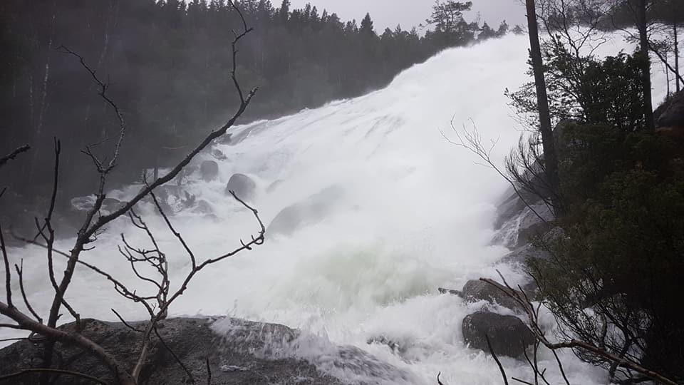 type=3&theater I kommunens kartlegging av friluftsområder er Bremstølsområdet og Hellandsvassdraget trukket frem som et svært viktig nærfriluftsområde med stor brukerfrekvens.