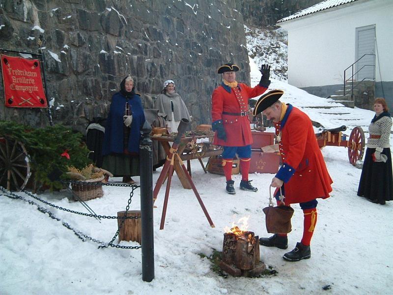 I delikatessekroken i Kroa er det salg av blant annet hjemmelaget julebakst, lefsekling, grov julepølse, julesild, ripssaft og gruvelagret ost. PRIS PR. PERSON: KR. 650,- v/ 30 stk TUR NR.