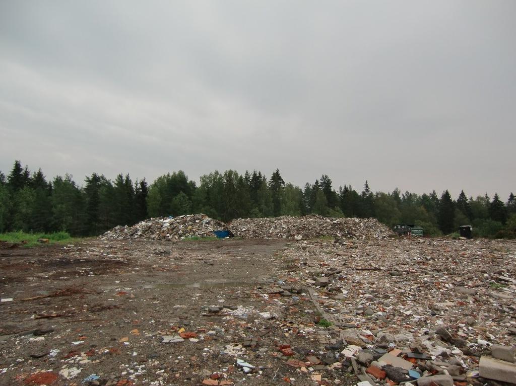 Side 7 av 7 Bilder fra kontrollen Oversiktsbilde lagring av masser Masser brukt til nyttiggjøring Foto: