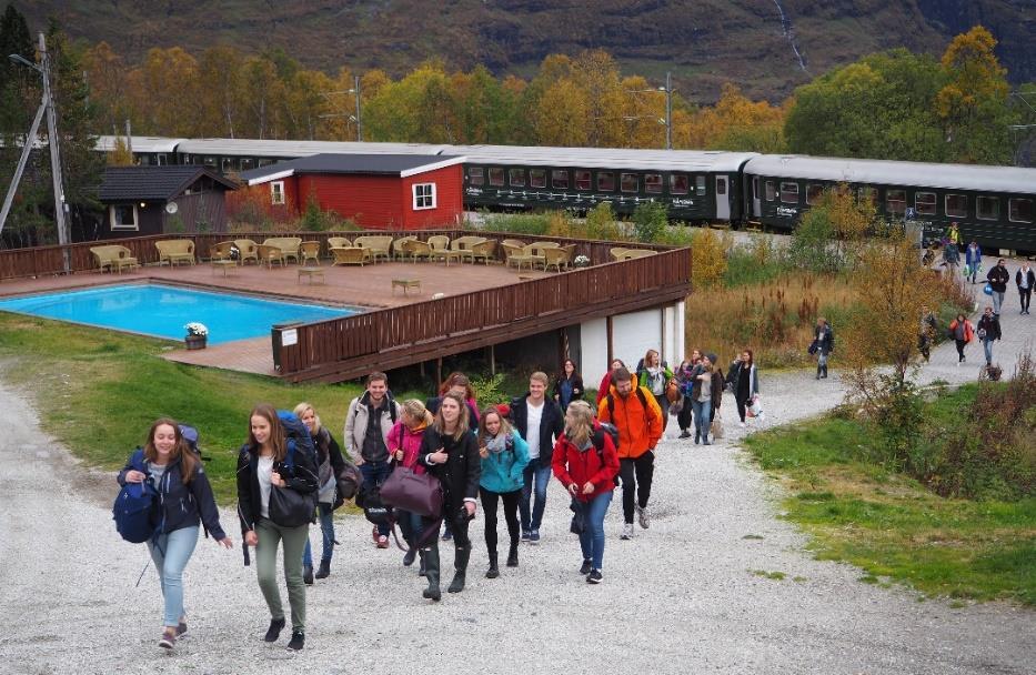 For å forberede studentene på masteroppgaveskriving, inviteres de med på seminar for å starte prosessen med masteroppgaven.