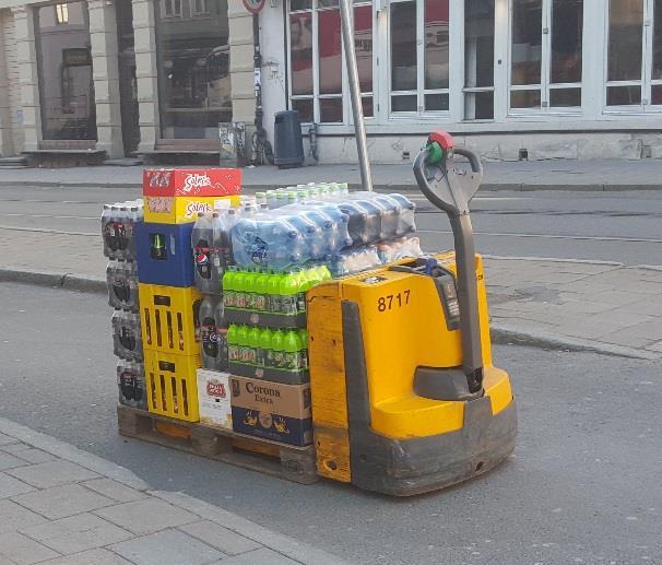 Trender Befolkningsvekst og fortetting i byområdene Mer netthandel og hjemlevering Mer mobil tjenesteyting Mer mat og kultur i bysentrum Distribusjonsavstandene har blitt lenger Færre og større