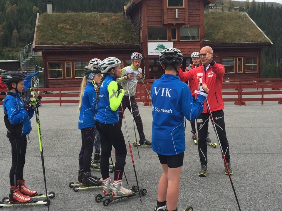 Våre eigne utøvarar fekk også ein kjekk treningsøkt med sjølvaste Steinar Mundal som også heldt eit interessant føredrag om trening og restitusjon under arrangementet.