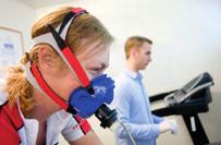 Test / Analyse / Vekt 33 Testing av direkte oksygenopptak 494656 COSMED FITMATE PRO 494656 Fitmate brukes innen hjerte-lungetesting, for måling av oksygenopptak både i klinisk og i sportslig øyemed.
