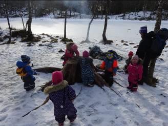 I løpet av våren vil vi gå på tur med noen av de eldste 2016 barna.