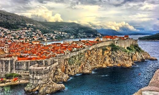 KROATIA DIREKTE FRA BERGEN 13. - 20. oktober 2018 Høstens kremtur hvor vi flyr DIREKTE fra Flesland til Dubrovnik. Byen ligger bare ca. 10 min.