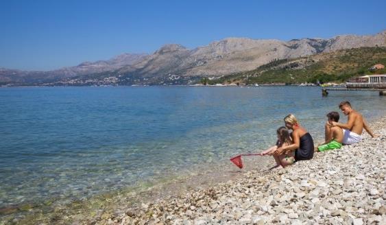 13:00, reiser vi med båt fra Cavtat til den historiske gamlebyen i Dubrovnik. Turen tar ca.1 time og går langs land og forbi flere vakre øyer.