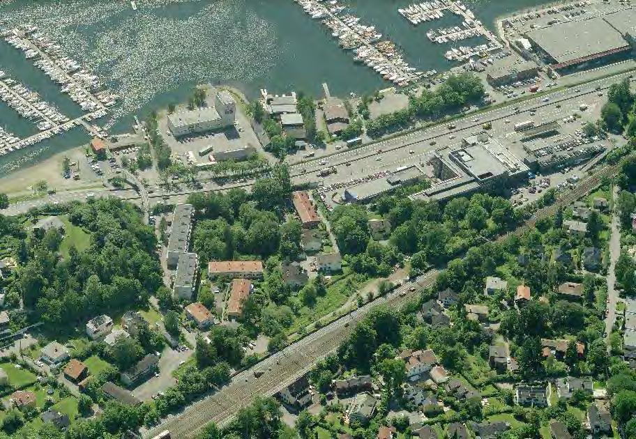 Det er knyttet verneinteresser til Vækerø gård og Hydroparken, samt til et par trebygninger rett nord for E18 midt i området.