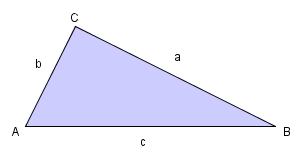 2.6 Trigonometri 1 Navn på hjørner og sider i trekanter Det er lurt å ha et system når vi setter navn på hjørner og sider i trekanter.