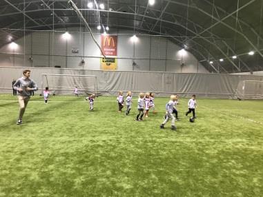 nysgjerrige og temaet startet gode samtaler i etterkant. Forskerne har også hatt treninger på fotballbanen for å forberede seg til turneringen i vestlandshallen.