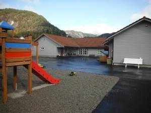 Årsplan for Tonstad barnehage 2018/2019 Velkommen til Tonstad barnehage. Vi er en kommunal barnehage, som ligger like ved Tonstad skule.