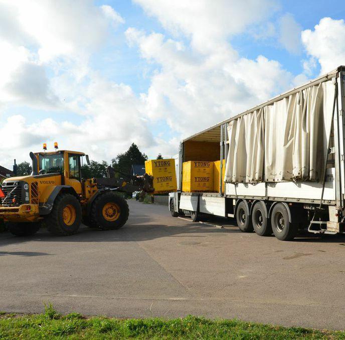 1 leveres pakket i folie på paller som veier mellom 700 800 kg (avhengig av tetthet).