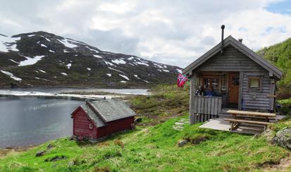 Den rommer et lite museum og tilbyr servering på sensommeren og høsten. Kleivabrua er et imponerende syn fra Rallarvegen. Den ble regnet som en av de vakreste broene langs Bergensbanen.