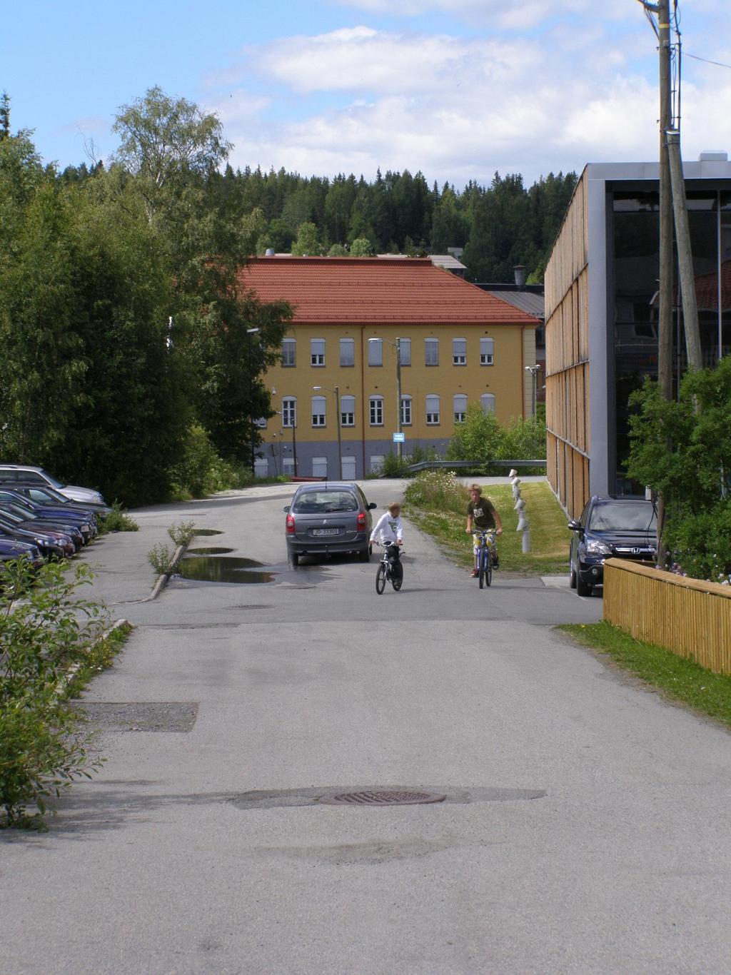 Det er konkrete planer om relokalisering til bygning 5 i Raufoss Industripark en lokasjon som er nær elva og gangbro over til