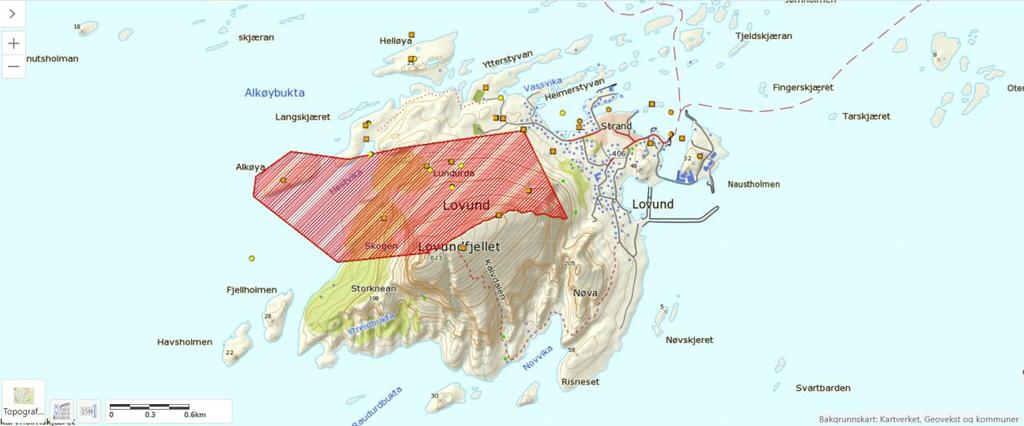 Figur 7 Lovund og Naustholmen. Rødt markert område viser fuglereservatet på Lovund. Målestokk: 1:20 000. Kilde: Miljødirektoratet via gislnk.no.